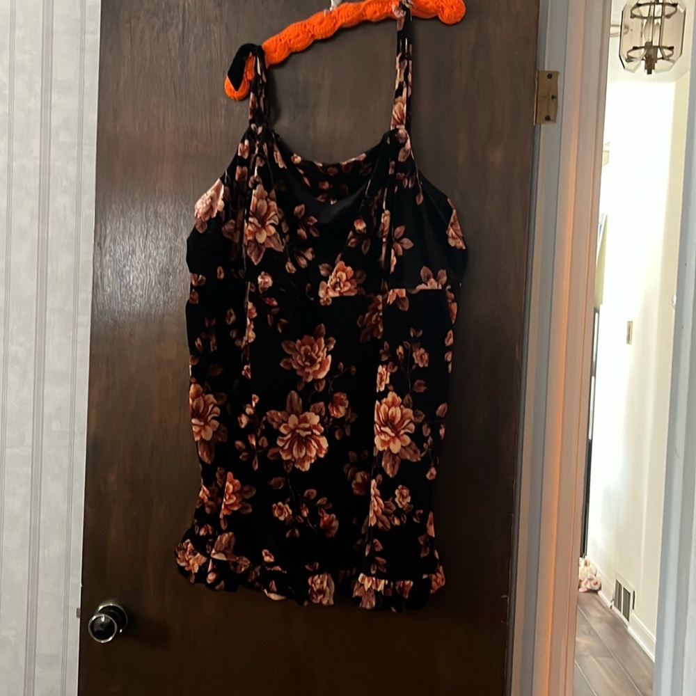 Torrid size 4 black and orange floral velvet material tie straps with pockets